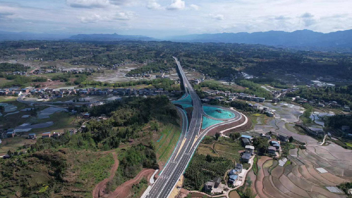 重慶梁平至四川開(kāi)江高速公路（重慶段）正式建成通車_副本111.jpg